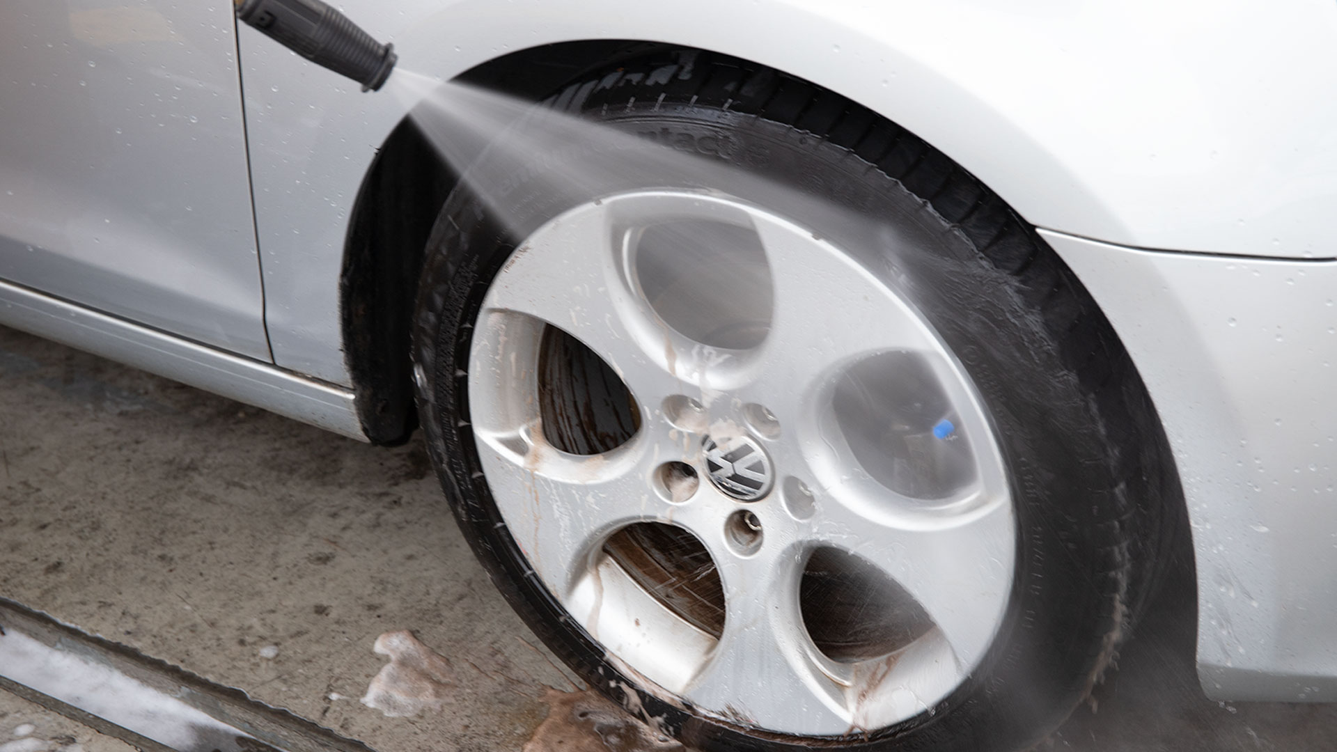 洗車步驟，洗輪胎，高壓水槍清洗